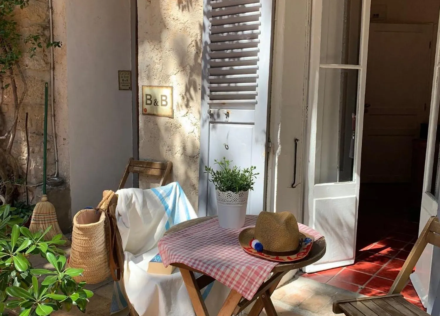 La Cle De La Porte B&B Antibes Bed & Breakfast